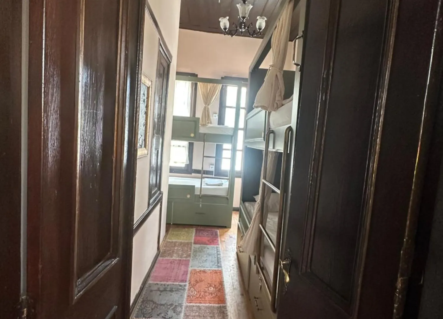 Lords Hostel & Pub Antalya
