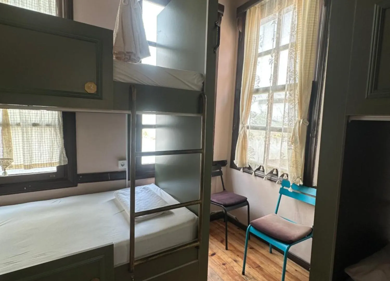 Lords Hostel & Pub Antalya